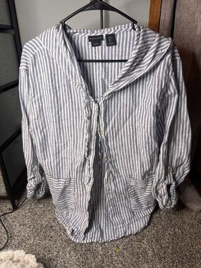 Tahari women’s hooded button up 100% linen blue stripped beach vibes